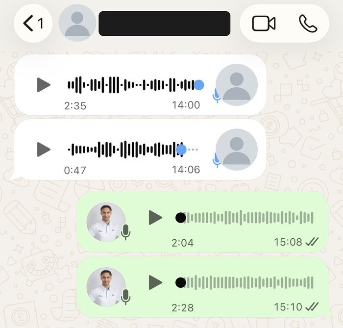 Ausschnitt aus einem WhatsApp-Verlauf: Sprachnachrichten zwischen einer Klientin und Oliver